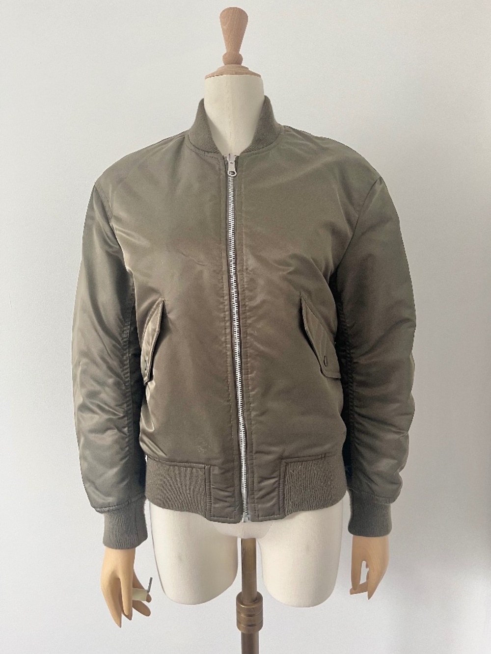 Reversible bomber jacket